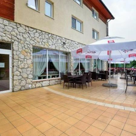 Pensjonat Nad Jeziorem Powidz (Slupca) Exterior foto